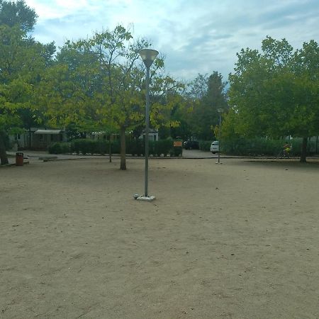 Camping Homair Domaine Des Iscles Mobil-Home Climatise La Roque-d'Antheron Exterior foto